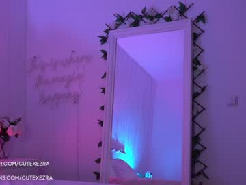 webcam girl ezra live cam image #3533527