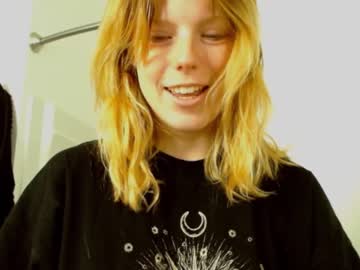 webcam girl crimsonxrapture live cam image #963597