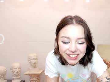 webcam girl livermorai live cam image #3231458