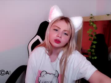 webcam girl shy_blondiee live cam image #3762422