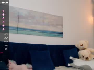webcam girl small_blondee live cam image #1452805