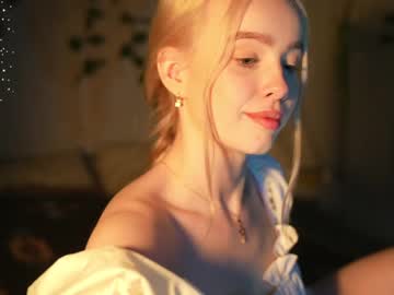 webcam girl mother__of__dragons live cam image #5701067