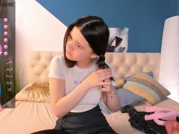 webcam girl kirrito_shy live cam image #1918238