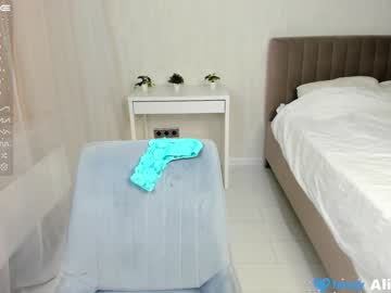 webcam girl alisaa_1 live cam image #3605776