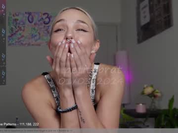 webcam girl petitebrat live cam image #6096729