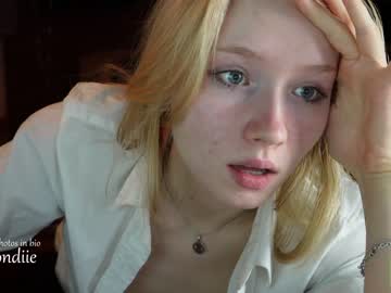 webcam girl bestblondiiecb live cam image #3826534