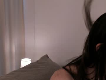 webcam girl peek_in_my_window live cam image #6564726