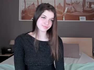 webcam girl sof1a_shy live cam image #3585393