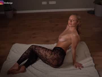 webcam girl chillwithkira live cam image #5804248