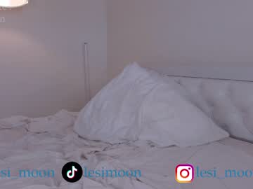 webcam girl lesi_moon live cam image #6508197
