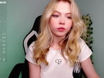 webcam girl small_blondee live cam image #3896490