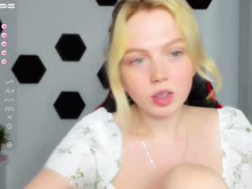 webcam girl small_blondee live cam image #3904588