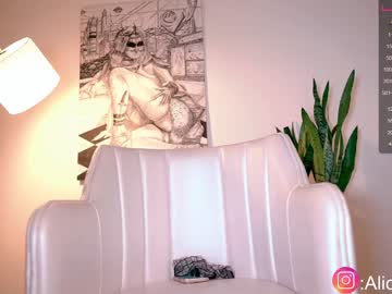 webcam girl alicia_uwu live cam image #3025603