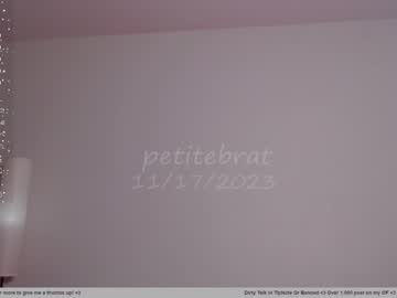 webcam girl petitebrat live cam image #5759373