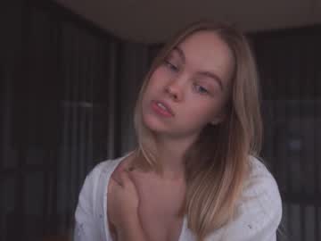 webcam girl bibi_it_is live cam image #4309396