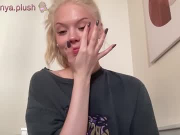 webcam girl sonyaplush live cam image #4860683