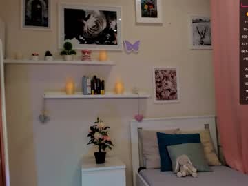 webcam girl chloe_catherine_mykers live cam image #3647983