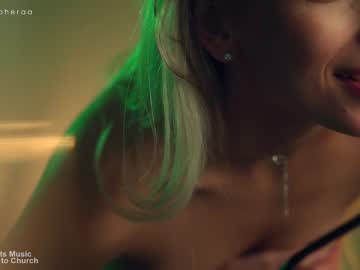 webcam girl artmosphera live cam image #5137137