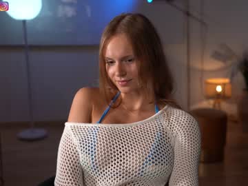 webcam girl chillwithkira live cam image #4919081