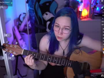 webcam girl blue_mooncat live cam image #5099704