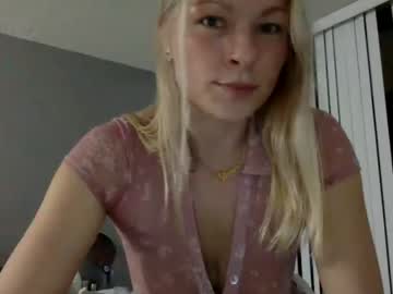 webcam girl sukimeelong live cam image #6242387