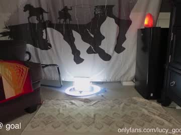 webcam girl lucy_gooosey live cam image #5746996