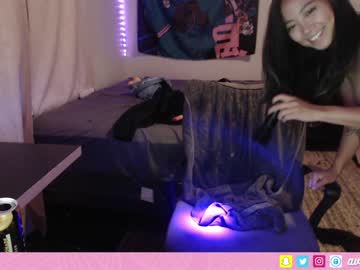 webcam girl avarosey live cam image #2461207