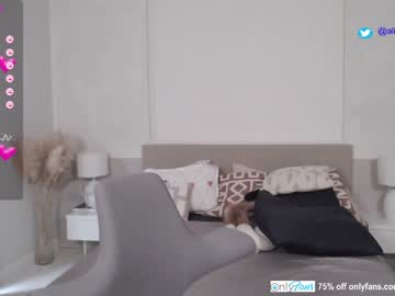 webcam girl smileyouarehere live cam image #6388150