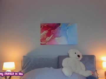 webcam girl your__voice live cam image #1904692