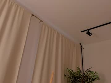 webcam girl curlymonicca live cam image #4804853