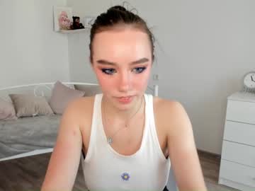 webcam girl vi_vi_an live cam image #4683132