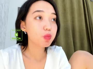 webcam girl lee_yoona live cam image #352939