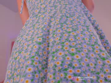 webcam girl nicolle_mitchelle live cam image #6990409