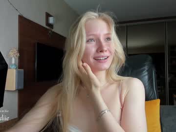 webcam girl bestblondiiecb live cam image #3646681