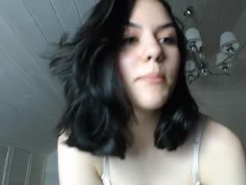 webcam girl dreaming_lola live cam image #2274010