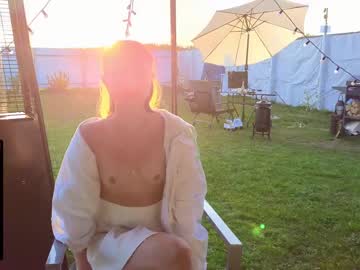 webcam girl misss_viki live cam image #4404563