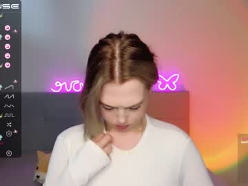 webcam girl small_blondee live cam image #4660180