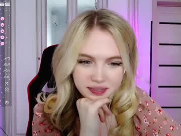 webcam girl small_blondee live cam image #3854725