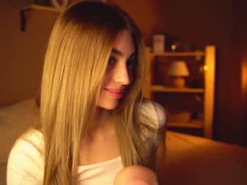 webcam girl cuteelsa_ live cam image #6174046