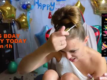 webcam girl misss_viki live cam image #5004702