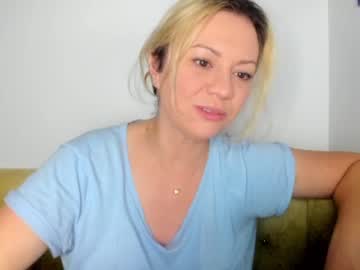 webcam girl kiradivine live cam image #3153326