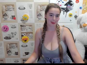 webcam girl emmika_ live cam image #2335492