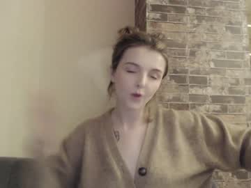 webcam girl lucydelovely live cam image #3619962