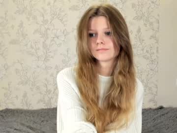 webcam girl alainaestrada live cam image #5540468