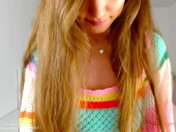 webcam girl ambertan1 live cam image #5940465