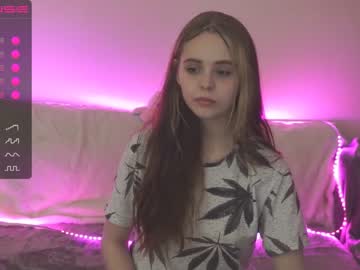 webcam girl dainty_bit live cam image #2185558