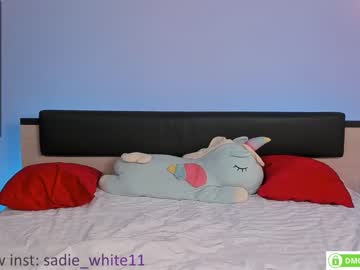 webcam girl foxhilary live cam image #2492002