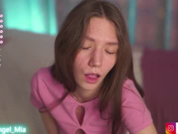 webcam girl angels_kiss live cam image #5878985