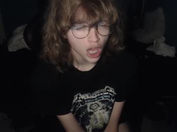 webcam man doomerdaisy live cam image #5847796