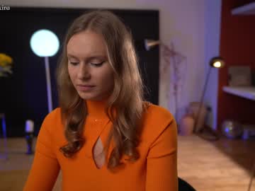 webcam girl chillwithkira live cam image #3648098